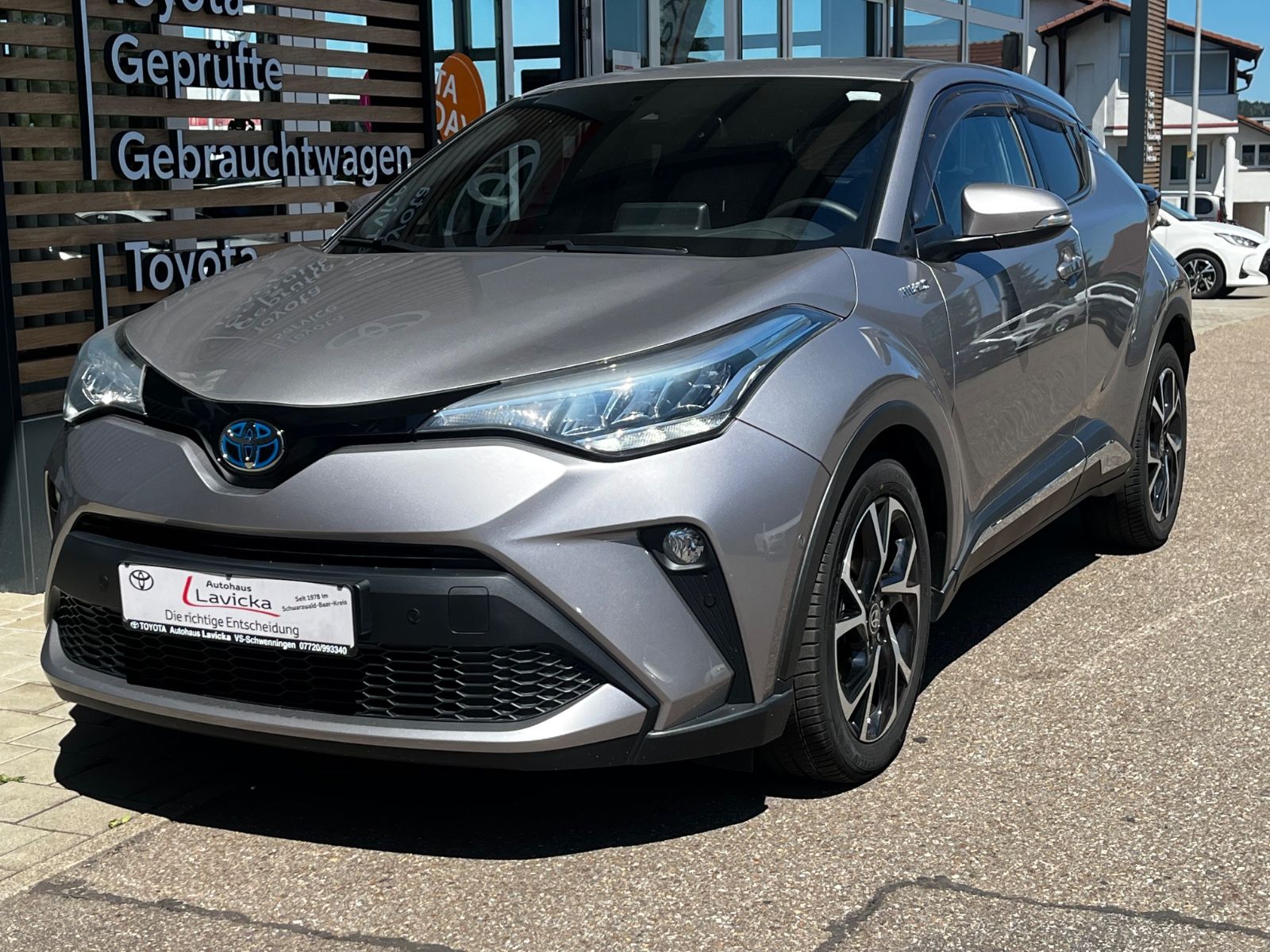Toyota C-HR Hybrid - Samsaru's Car Outlet