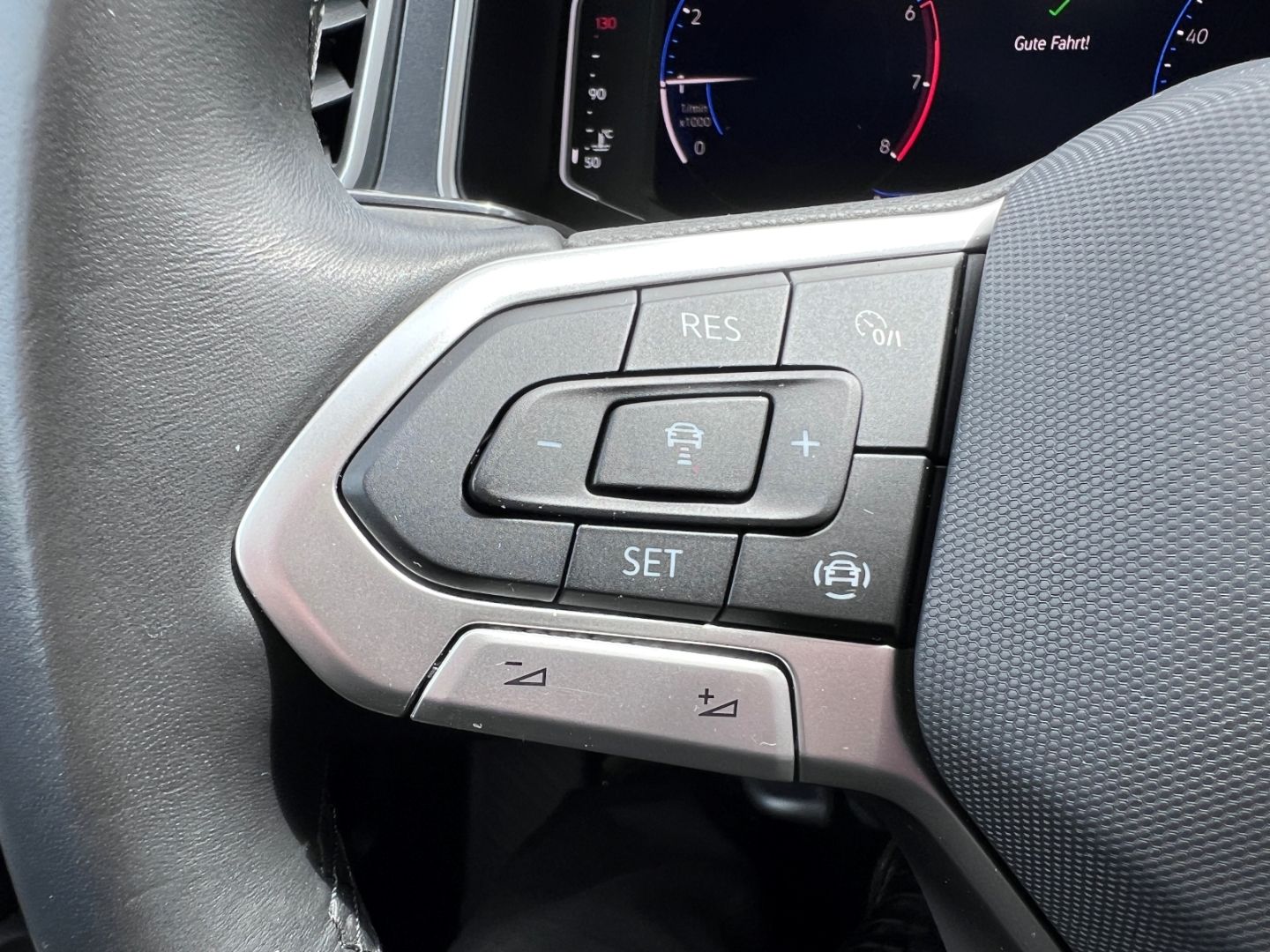 Volkswagen T-Roc 1.0TSI Style - Samsaru's Car Outlet