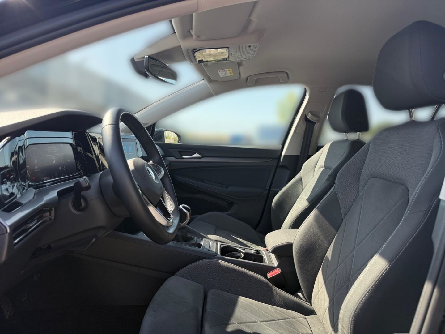 Volkswagen Golf 8 VIII Style 1.5 TSI - Samsaru's Car Outlet