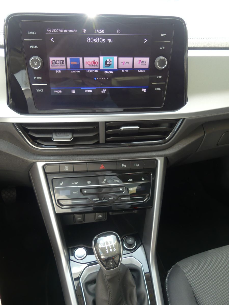 Volkswagen T-Roc 1.5 TSI Life - Samsaru's Car Outlet