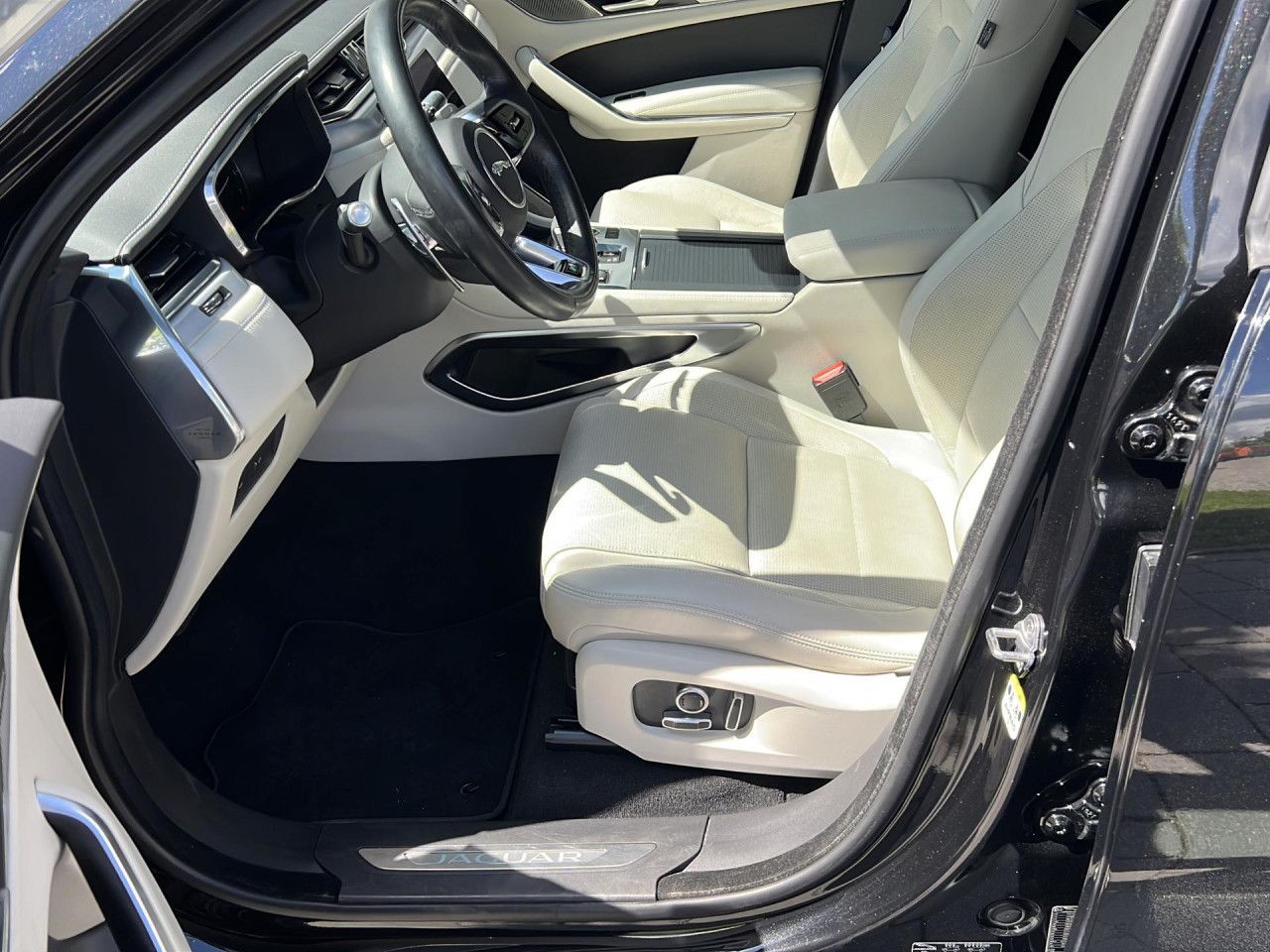 Jaguar F-Pace P250 AWD R-Dynamic SE