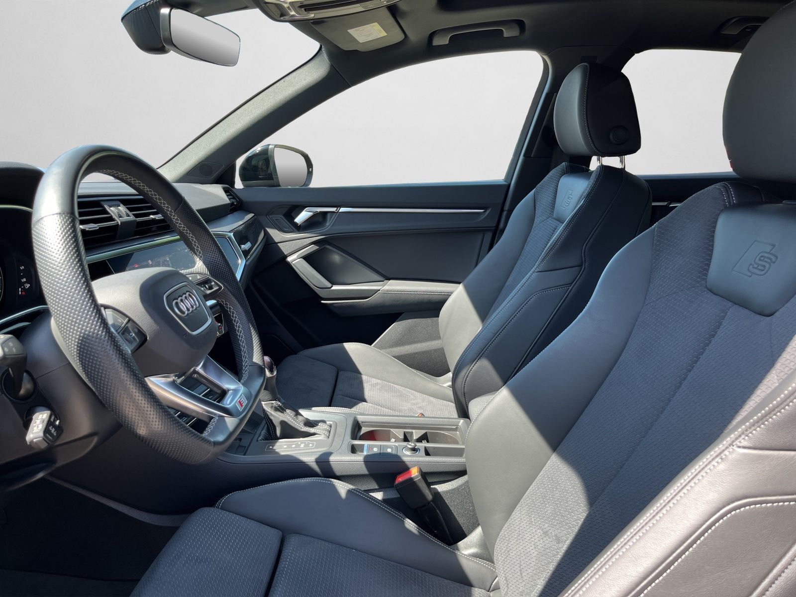 Audi Q3 40 TFSI S tronic S line - Samsaru's Car Outlet