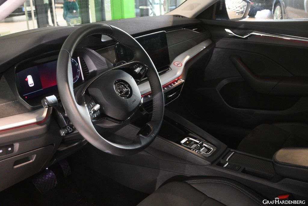 Skoda Octavia Combi 2.0 TDI Style - Samsaru's Car Outlet