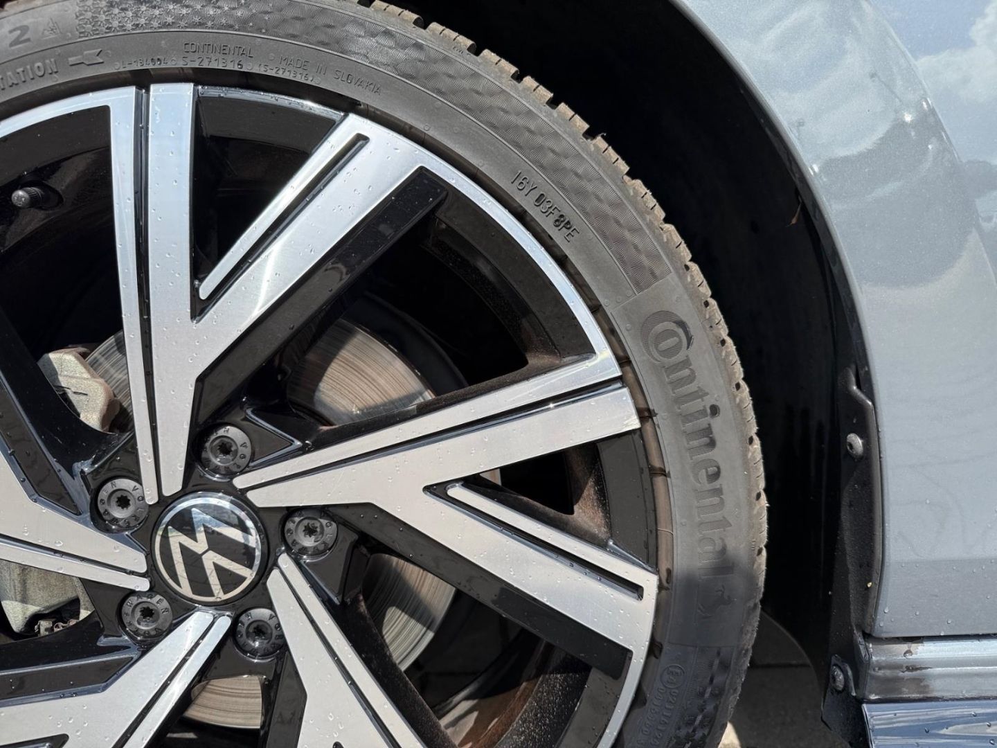 Volkswagen Golf 8 VIII R-Line 1.5 eTSI - Samsaru's Car Outlet