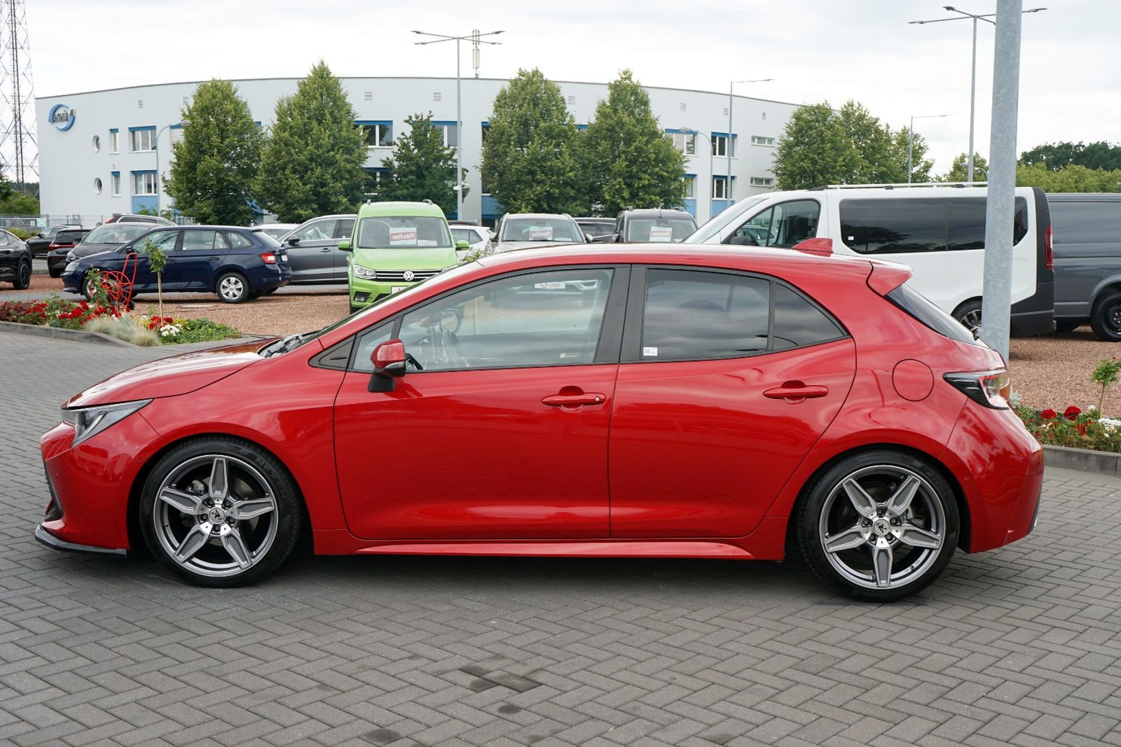 Toyota Corolla 2.0 Hybrid Business Edition - Samsaru's Car Outlet