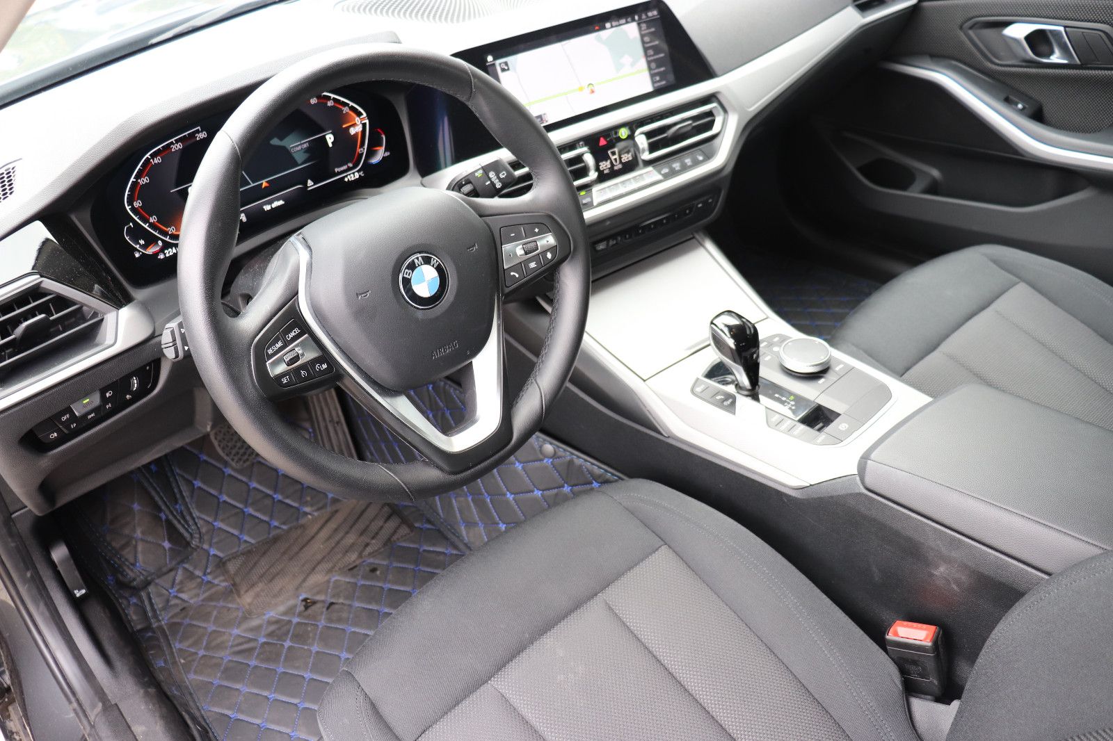 BMW 320i Touring Advantage - Samsaru's Car Outlet