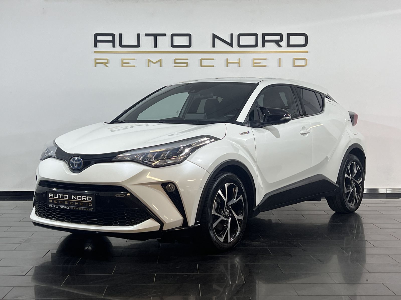 Toyota C-HR 2.0 Hybrid Team - Samsaru's Car Outlet