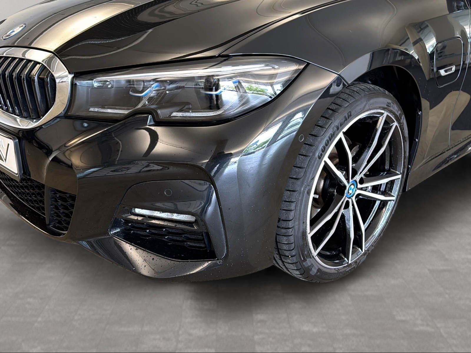 BMW 320e Limousine M Sport - Samsaru's Car Outlet