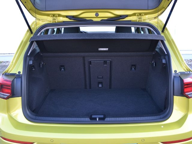 Volkswagen Golf VIII 2.0 TDI DSG - Samsaru's Car Outlet