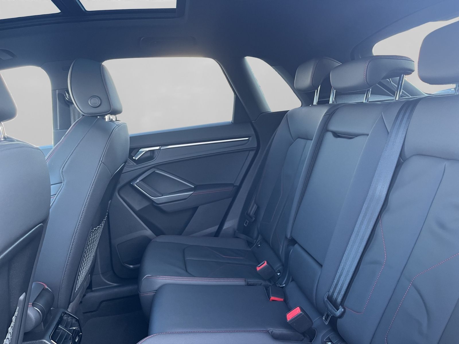 Audi Q3 35 TDI S-LINE+NAVI+LED+AHK+PANO
