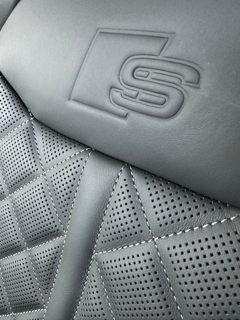 Audi Q8 SUV 55 TFSIe qu. S-line - Samsaru's Car Outlet