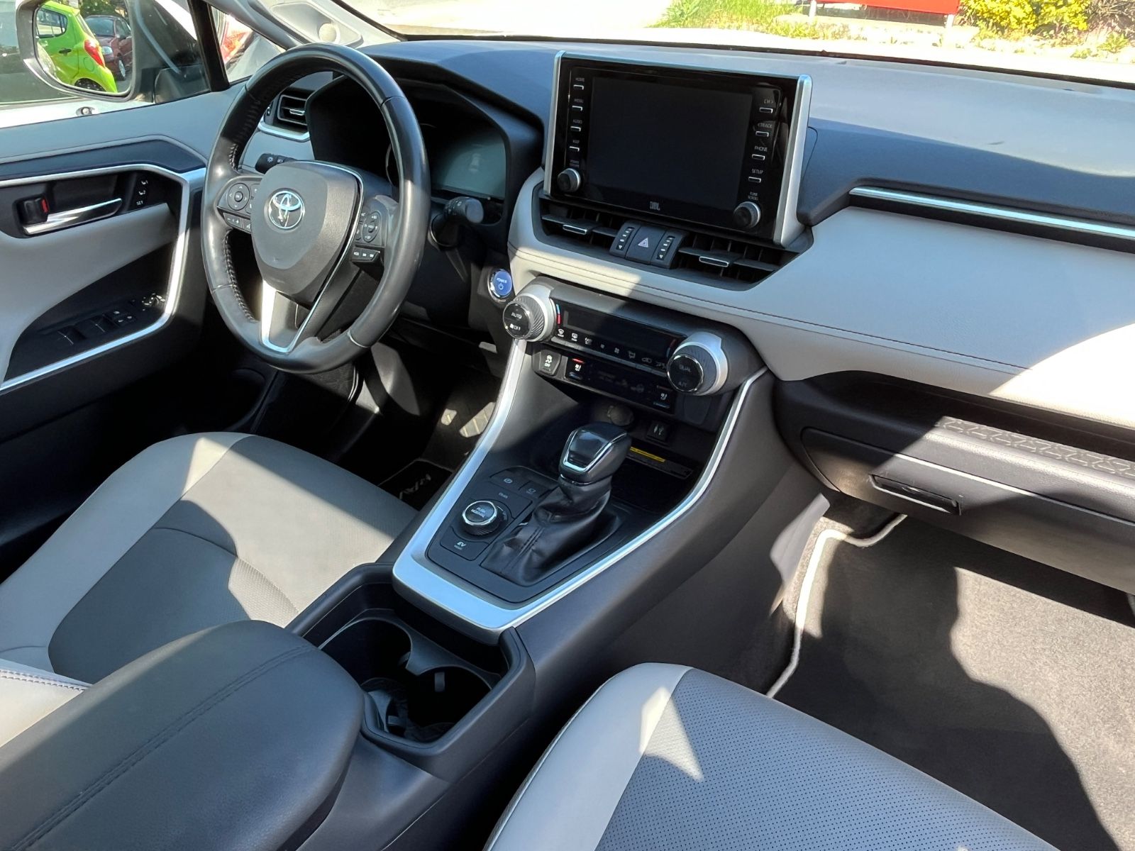 Toyota RAV 4 RAV4 Hybrid 4x4 Lounge - Samsaru's Car Outlet