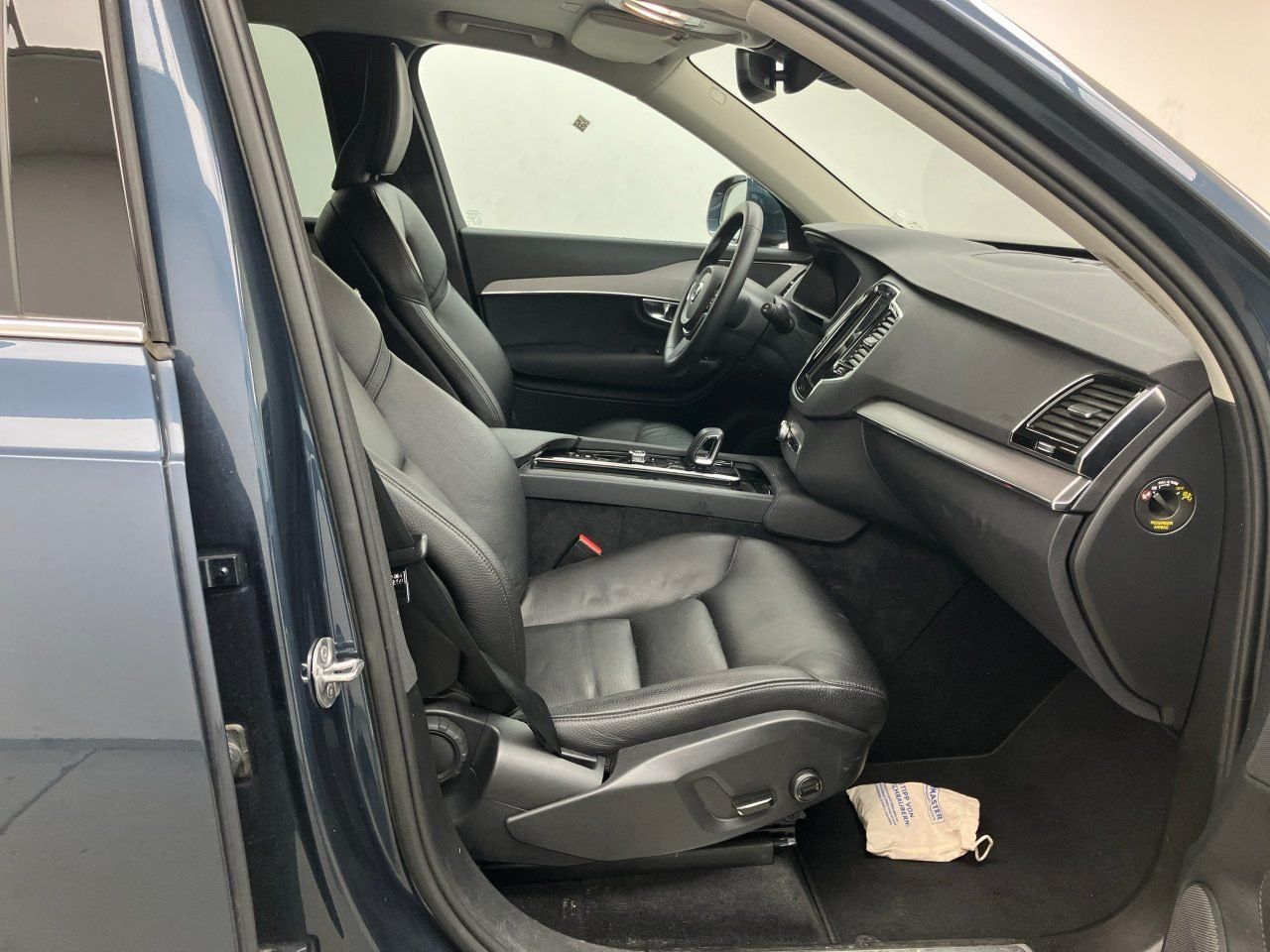 Volvo XC 90 T8 AWD Core Plug-In AHK StHz