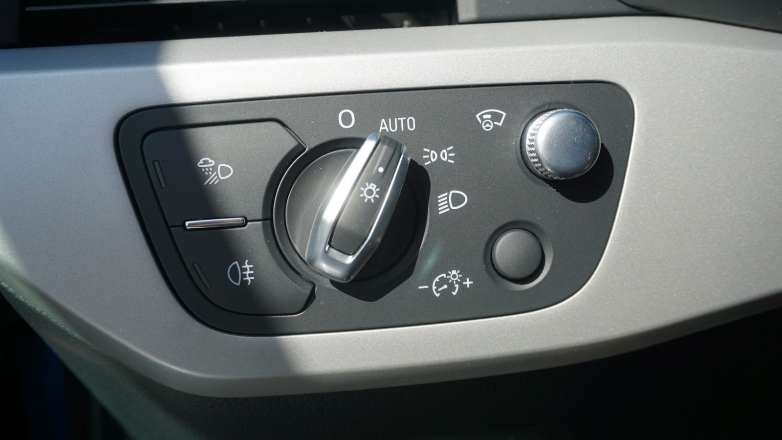Audi A4 40 quattro S-Line - Samsaru's Car Outlet
