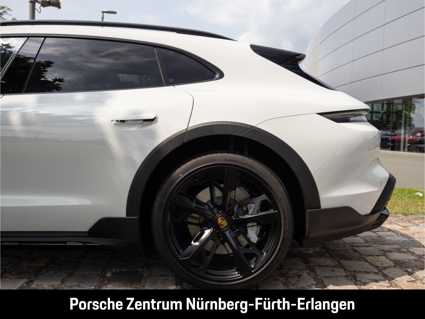 Porsche Taycan Turbo Cross Turismo Burmester HUD InnoDri