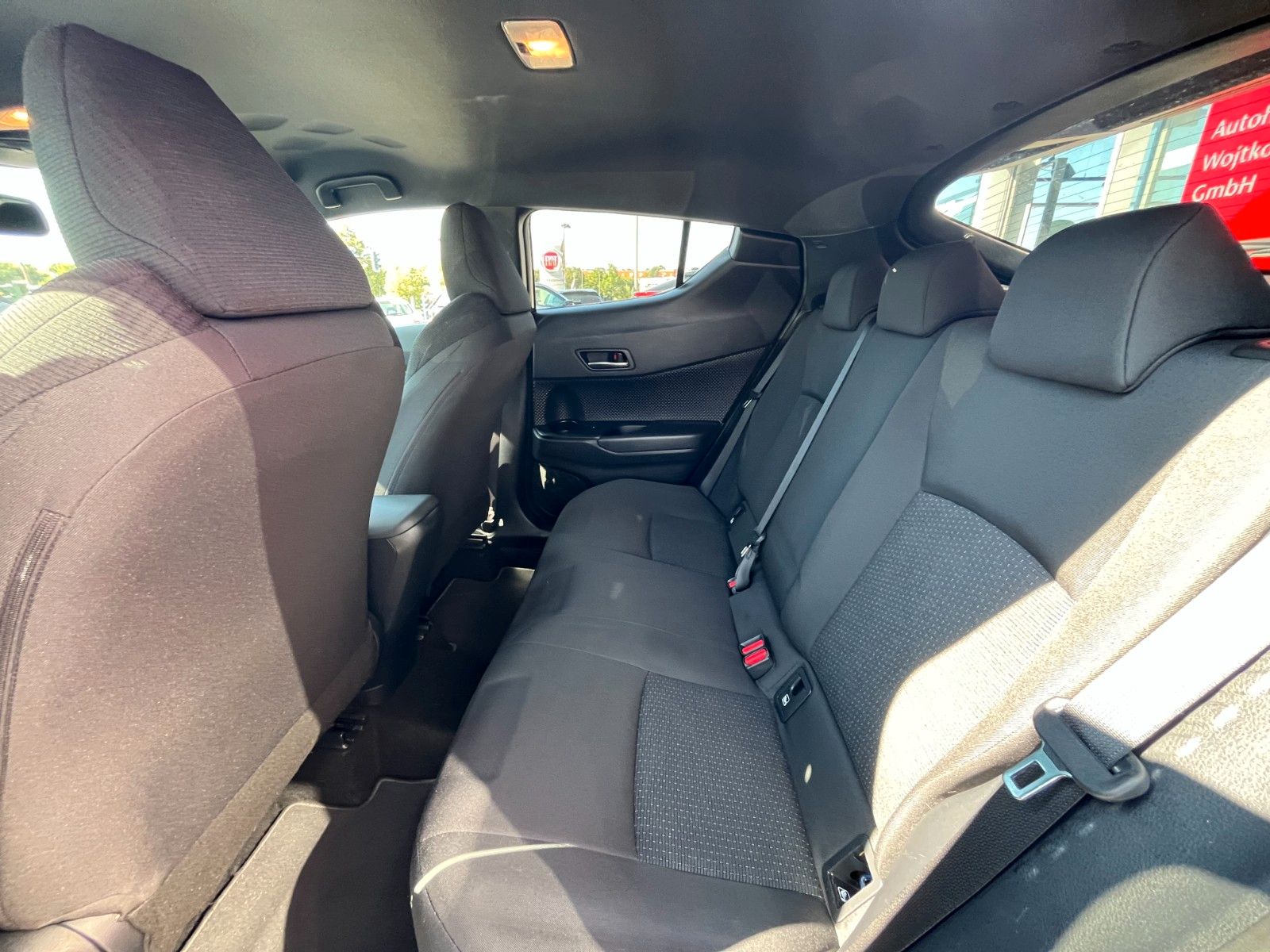 Toyota C-HR Hybrid Club - Samsaru's Car Outlet