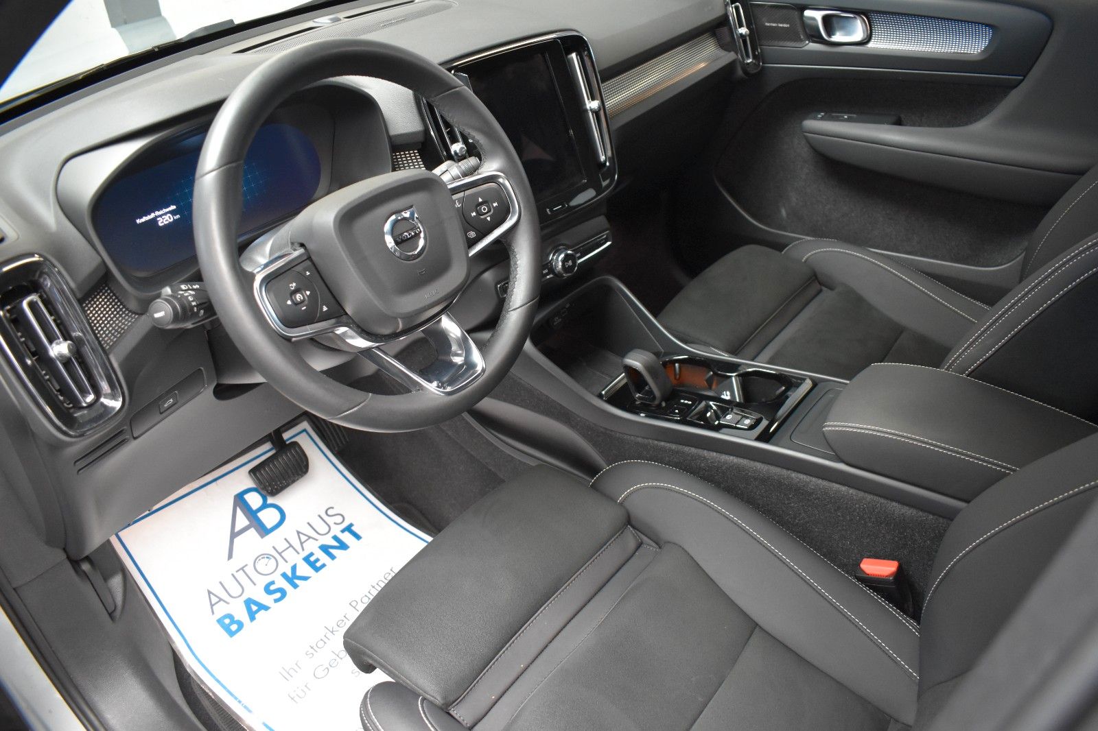 Volvo XC40 Plus Dark *AHK*HARMAN&KARDON*LED*SHZ*LEDER*