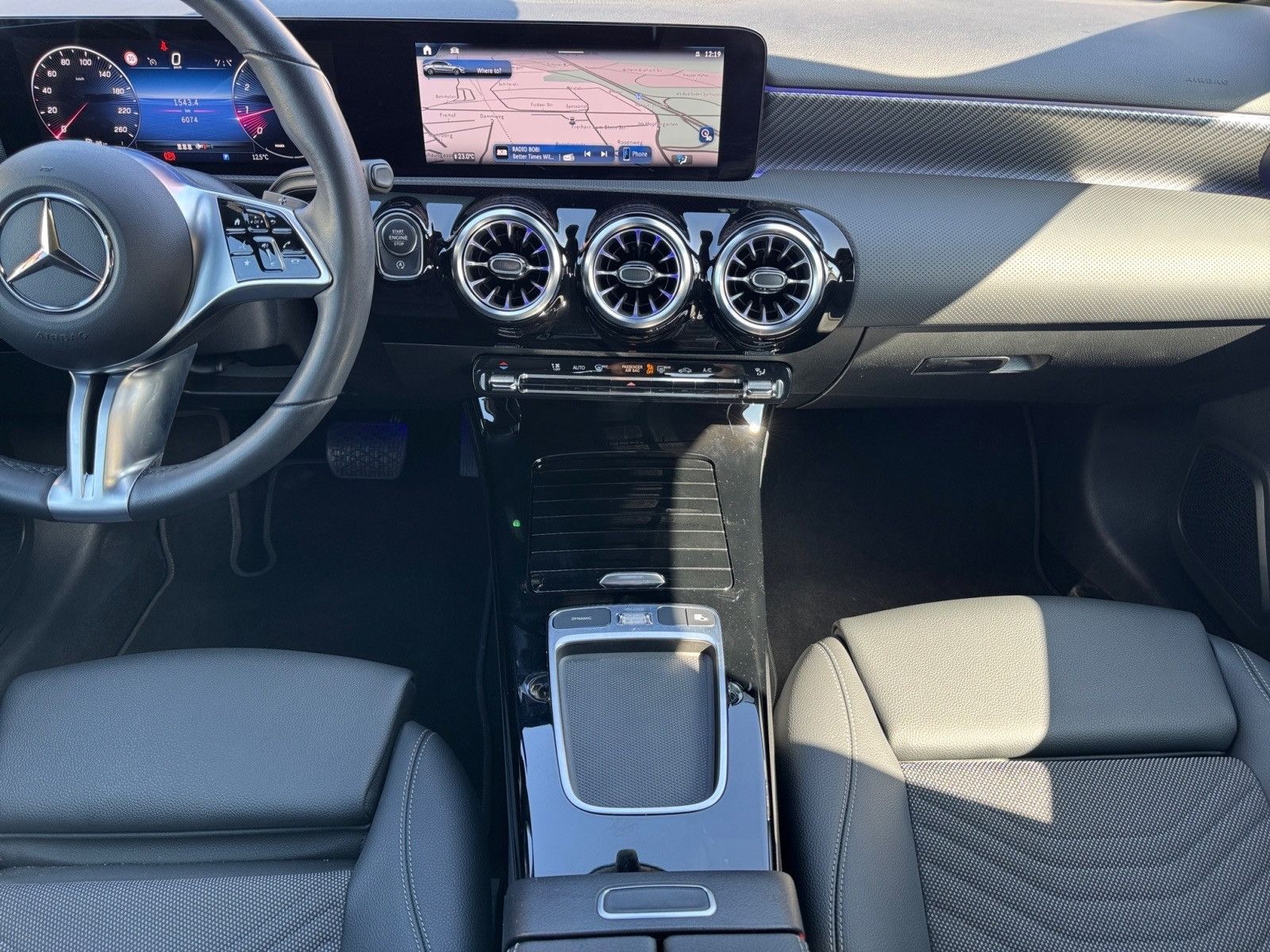 Mercedes-Benz A 180 AMG-Line - Samsaru's Car Outlet