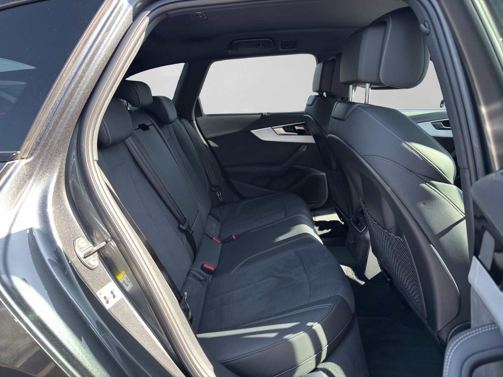 Audi A4 Avant 40 TFSI Q 2x S LINE MATRIX AHK LM19 KAM