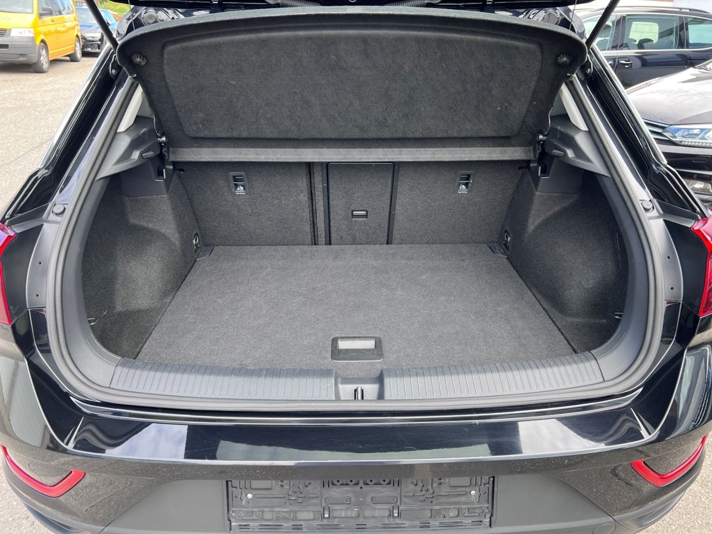 Volkswagen T-Roc 1.0TSI Move - Samsaru's Car Outlet