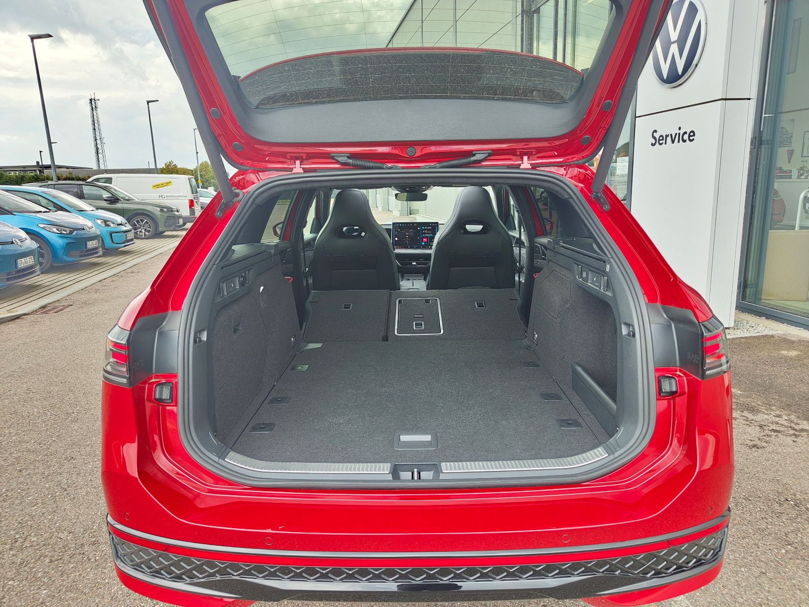 Volkswagen Passat R-Line 2.0 TSI 265PS 4MO/AHK/StHZ/DCC/ASG
