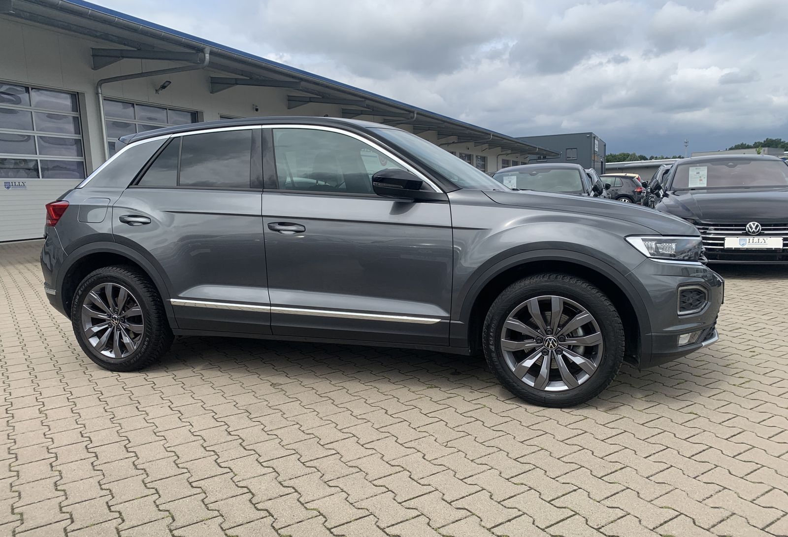 Volkswagen T-Roc 1.5 TSI Sport - Samsaru's Car Outlet