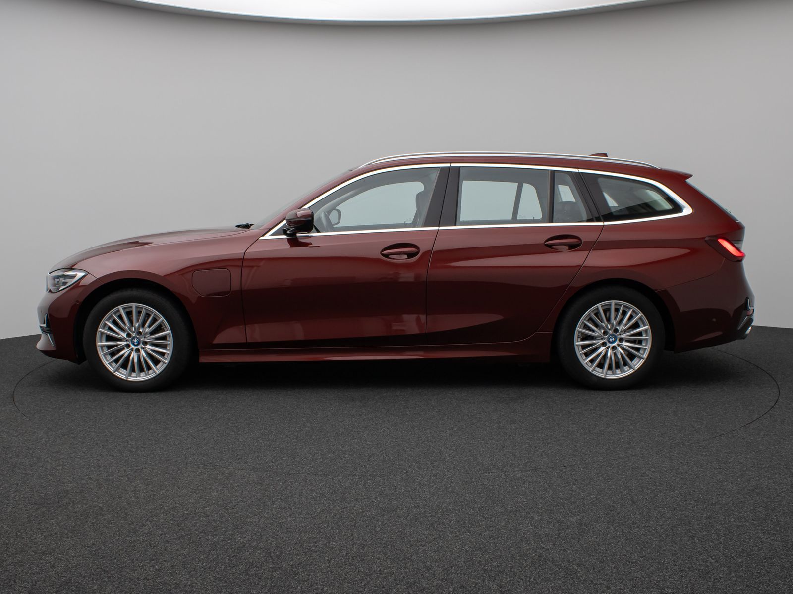 BMW 320e Luxury Line - Samsaru's Car Outlet