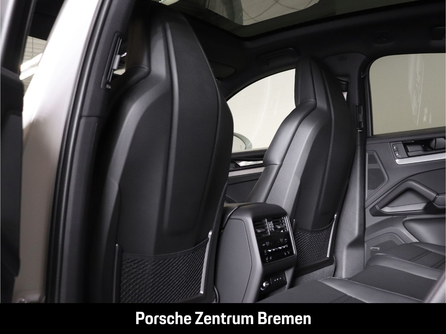 Porsche Cayenne E-Hybrid Coupe Sport Design HD-Matrix-LE