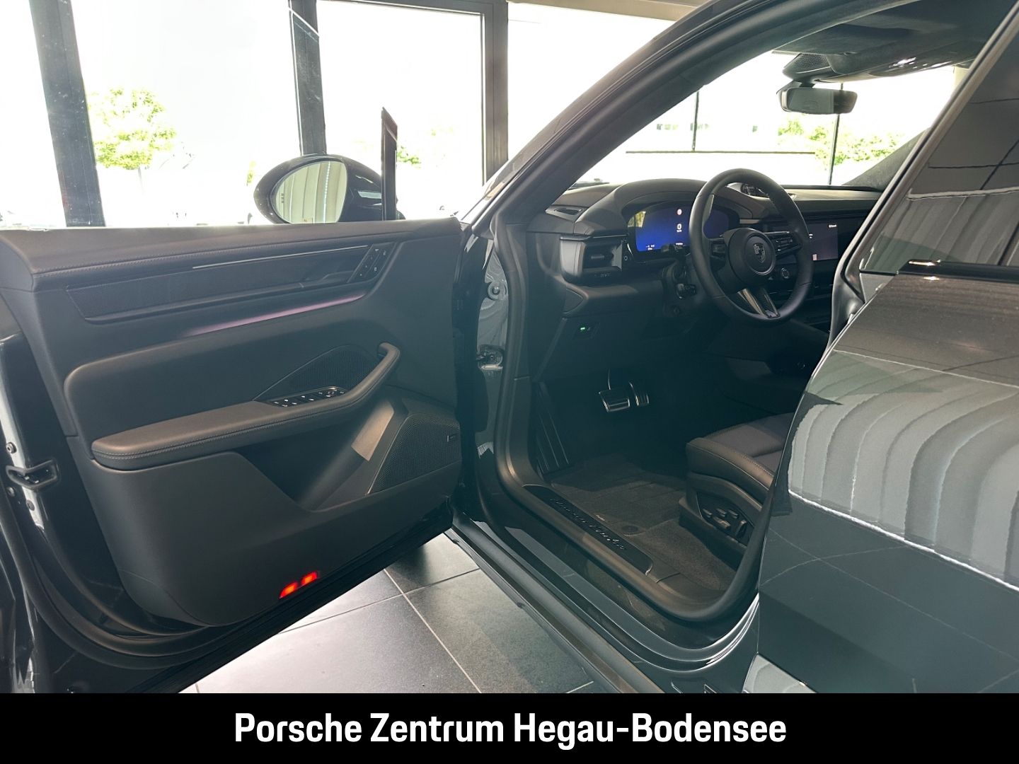 Porsche Macan Turbo/Electric Sport/Hinterachslenkung/Mat