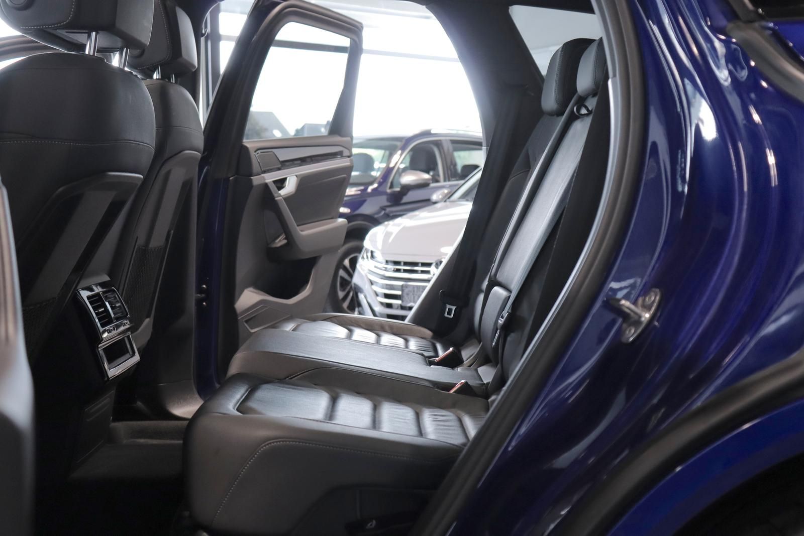 Volkswagen Touareg 3.0 TDI 4M R-LINE BLACK - Samsaru's Car Outlet