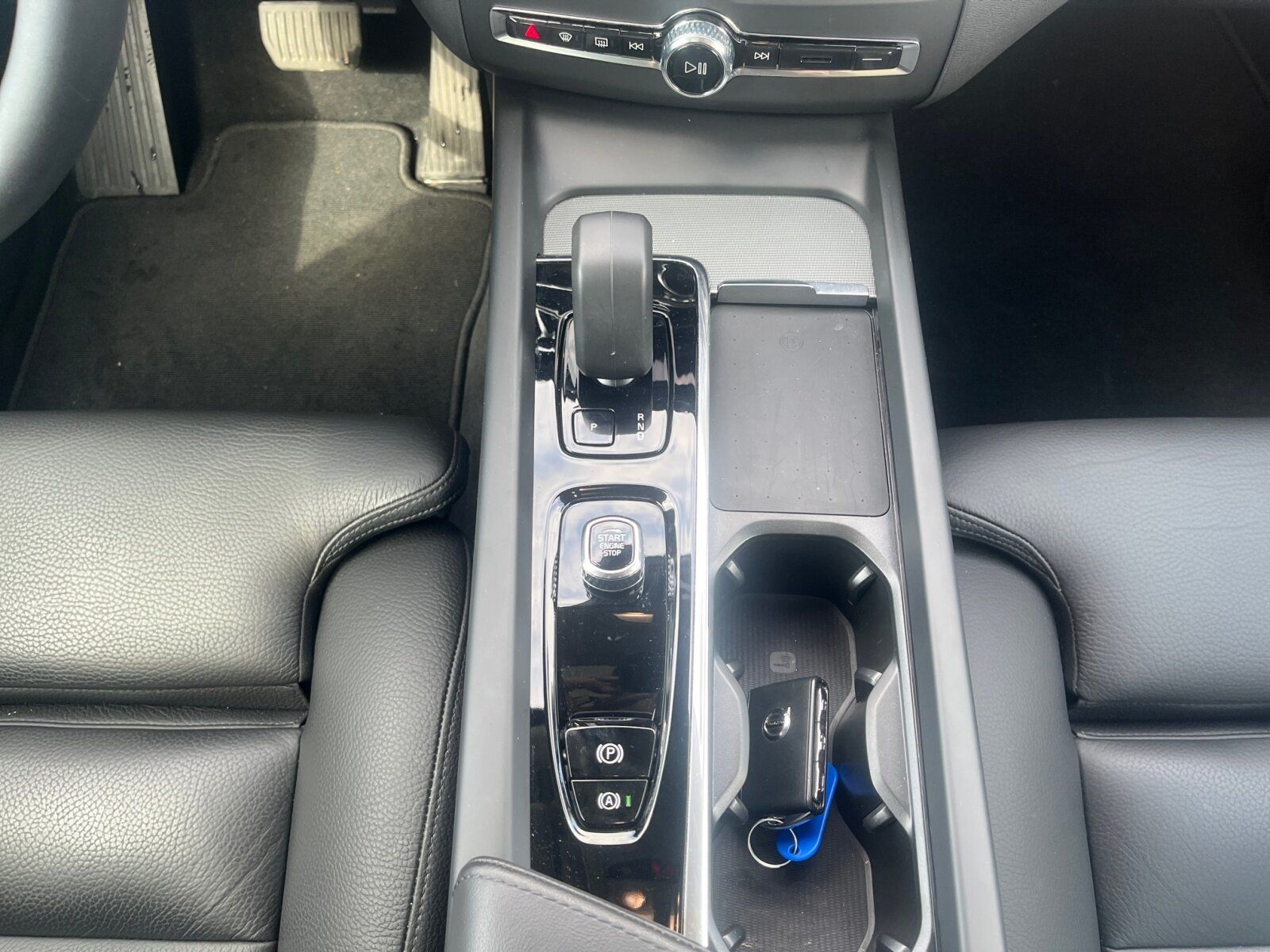 Volvo XC60 T6 Hybrid AWD Plus Dark *AHK*360°K+NAVI*