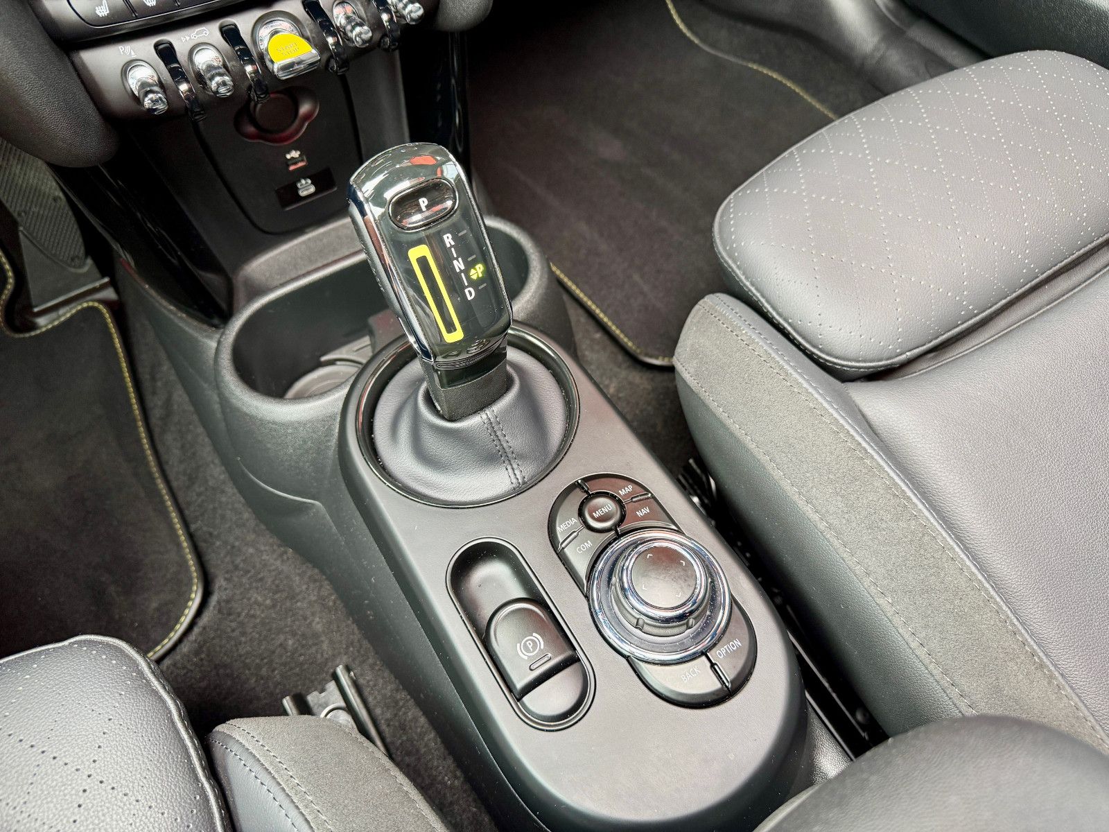 MINI COOPER SE Electric - Samsaru's Car Outlet