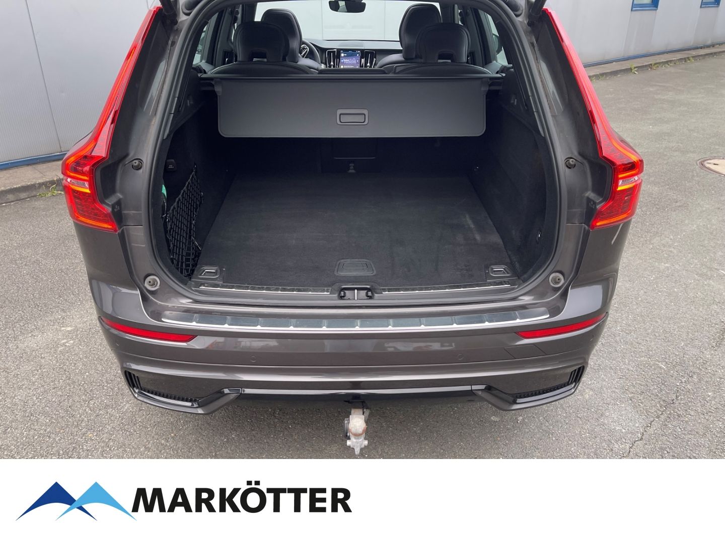 Volvo XC60 T6 AWD Recharge R Design - Samsaru's Car Outlet