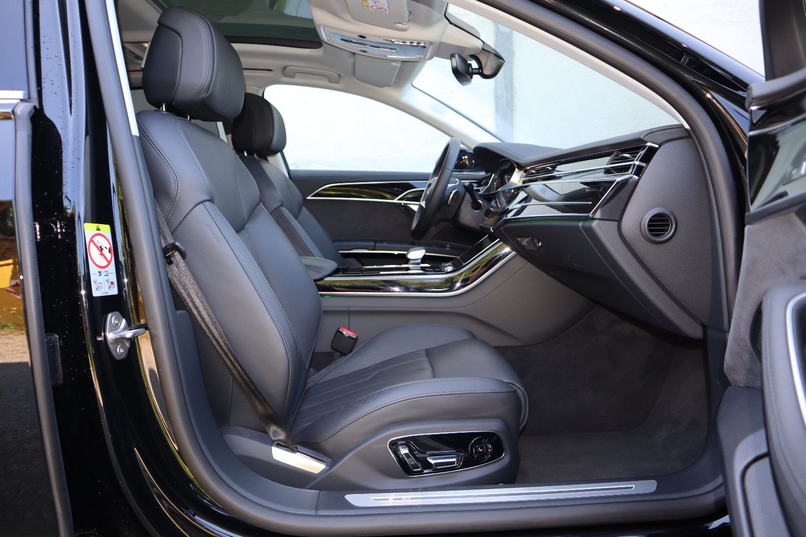 Audi A8L 60 TFSIe lang - Samsaru's Car Outlet