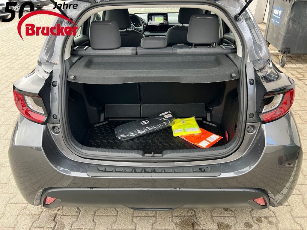 Toyota Yaris Hybrid 1.5 Business Edition - Samsaru's Car Outlet