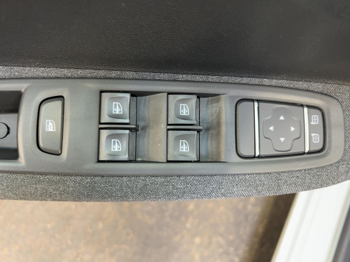 Renault ZOE EXPERIENCE R135 50kWh - Samsaru's Car Outlet