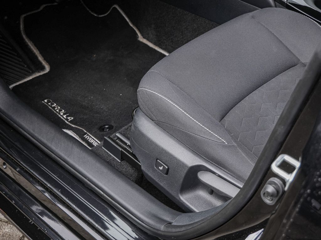 Toyota Corolla Touring Sports 2.0 Hybrid Business - Samsaru's Car Outlet
