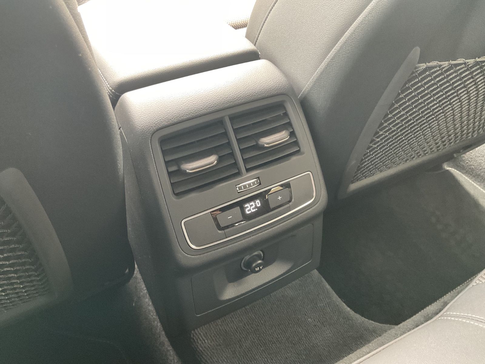 Audi A4 Av.40 TFSI quattro S line - Samsaru's Car Outlet