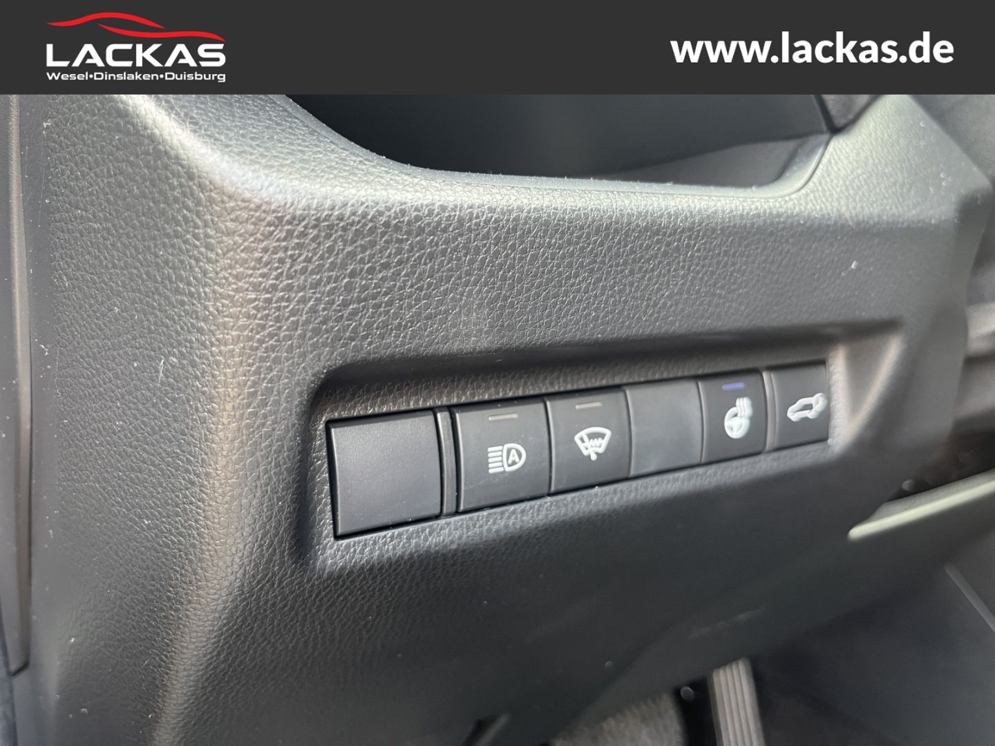 Toyota RAV 4 Hybrid 4x4 - Samsaru's Car Outlet