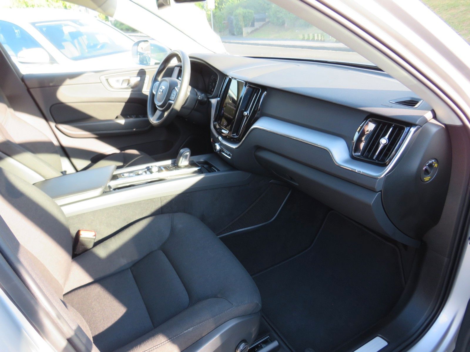 Volvo XC60 Momentum Pro AWD *PANO *AHK *KAMERA