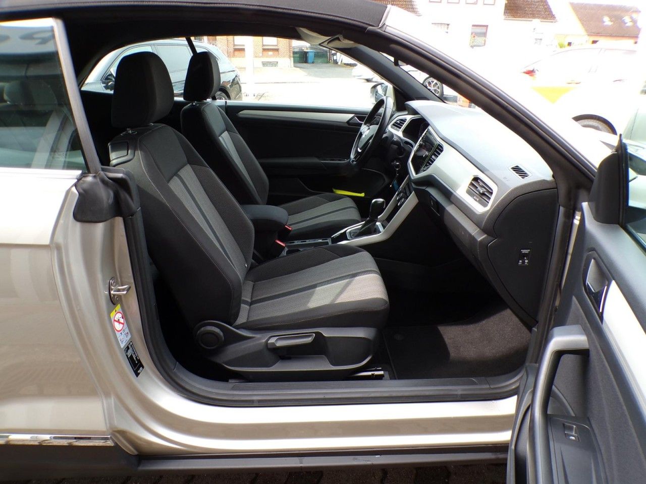 Volkswagen T-ROC CABRIOLET 1.5 TSI - Samsaru's Car Outlet