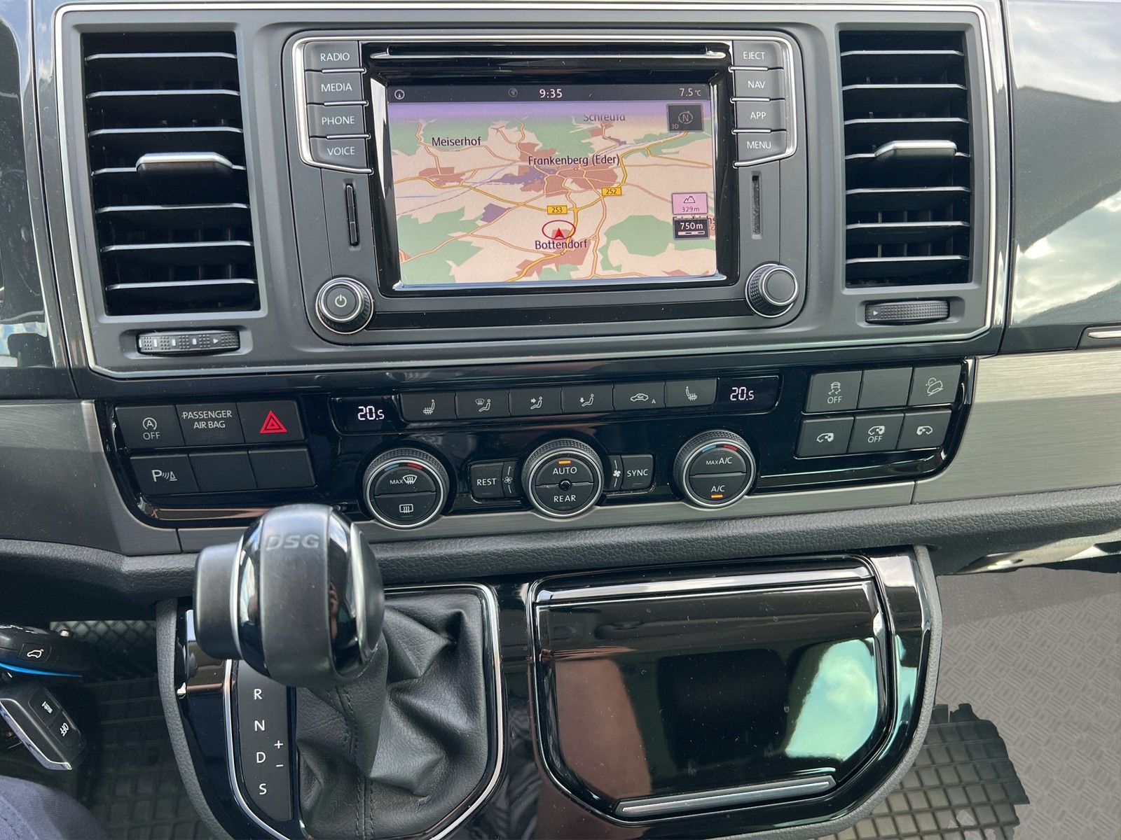 Volkswagen T6 Multivan 2.0 TDI 4M DSG - Samsaru's Car Outlet