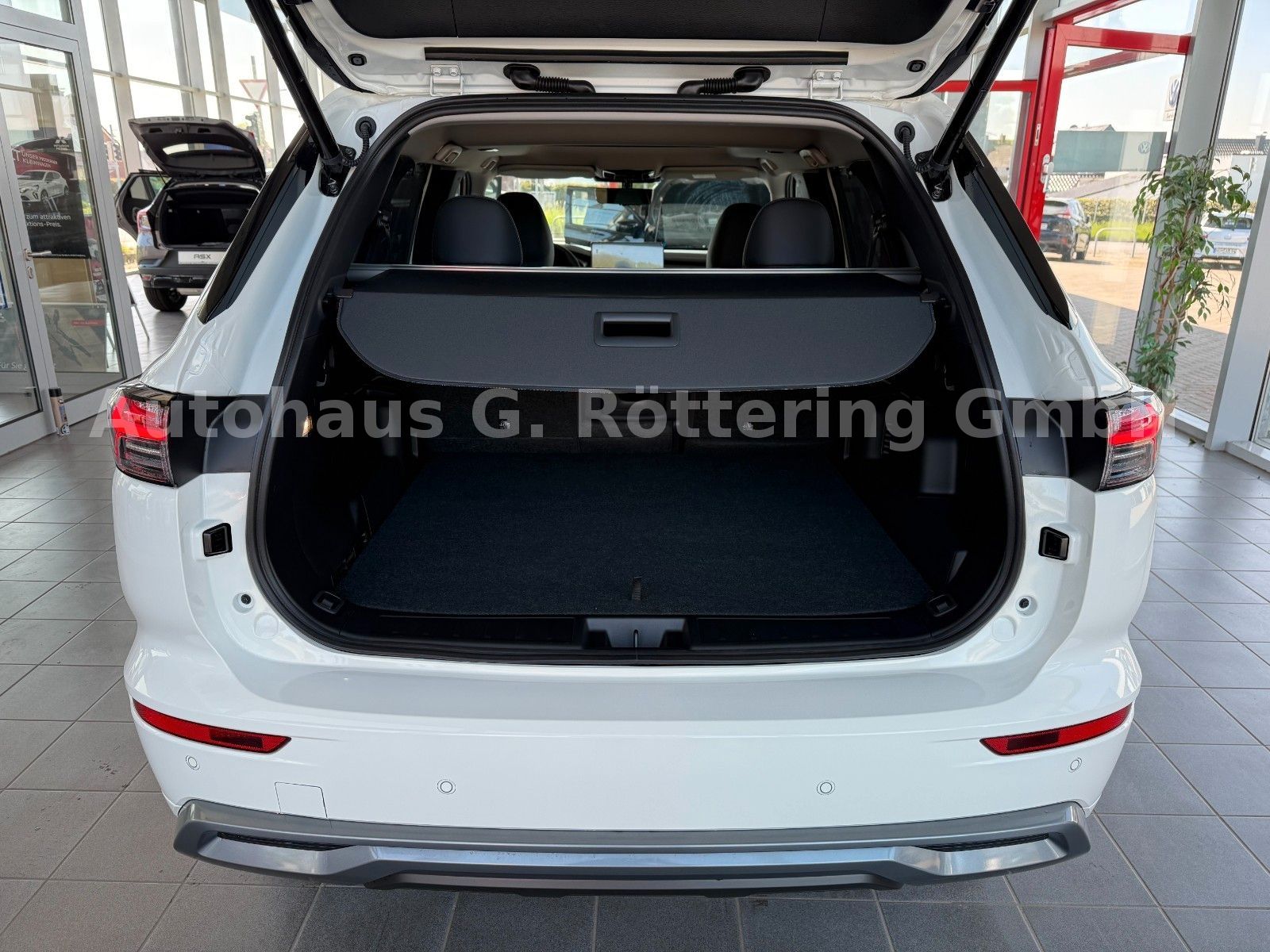 Mitsubishi Outlander Top 4WD PHEV Leder LED 4xSHZ 360° HUD