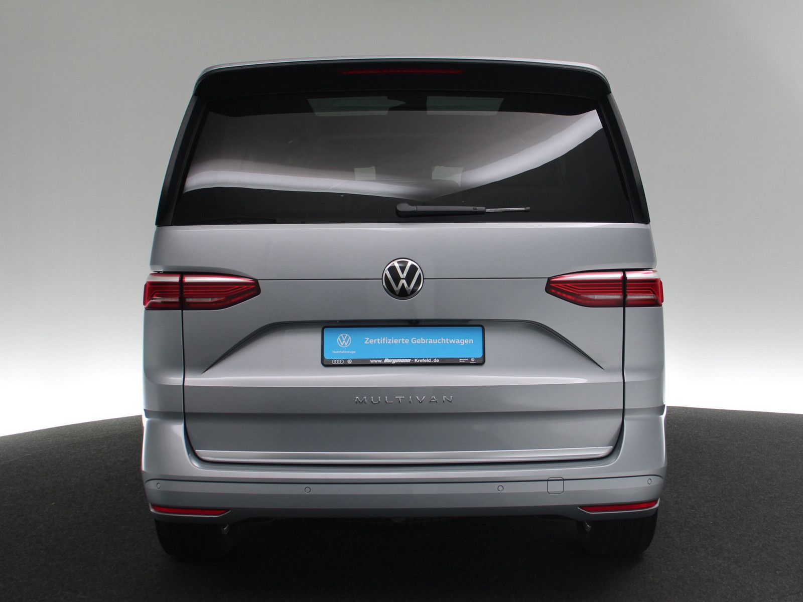 Volkswagen T7 Multivan 2.0 TDI Style - Samsaru's Car Outlet