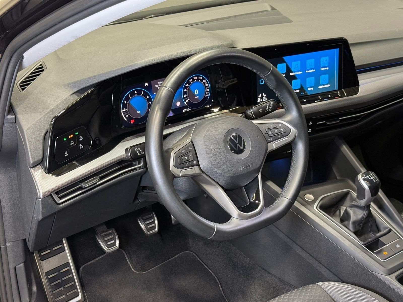 Volkswagen Golf Variant Active 1.5 TSI - Samsaru's Car Outlet