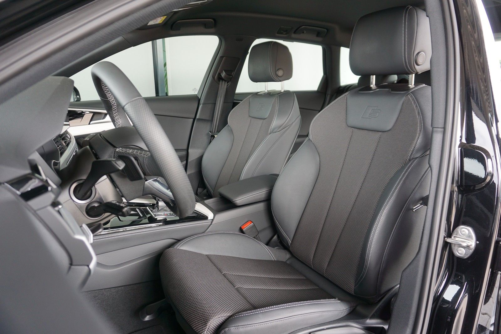 Audi A4 Avant 35 TDI S tronic S line - Samsaru's Car Outlet