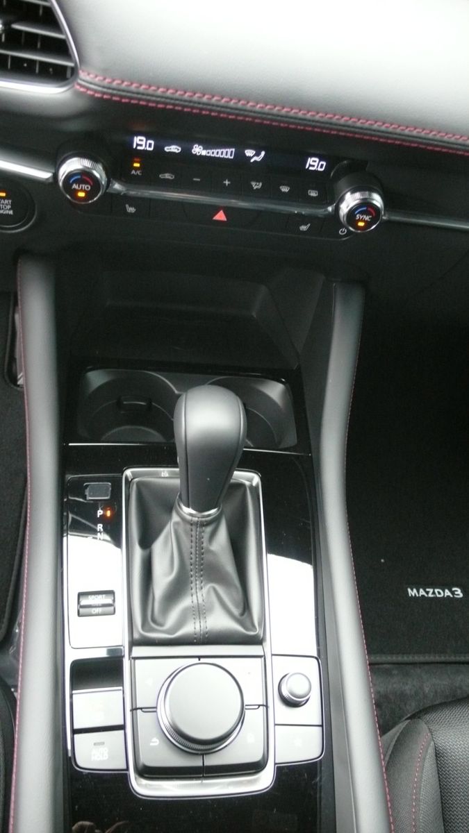 Mazda 3 2.5L e-SKYACTIV G 140PS Homura Automatik