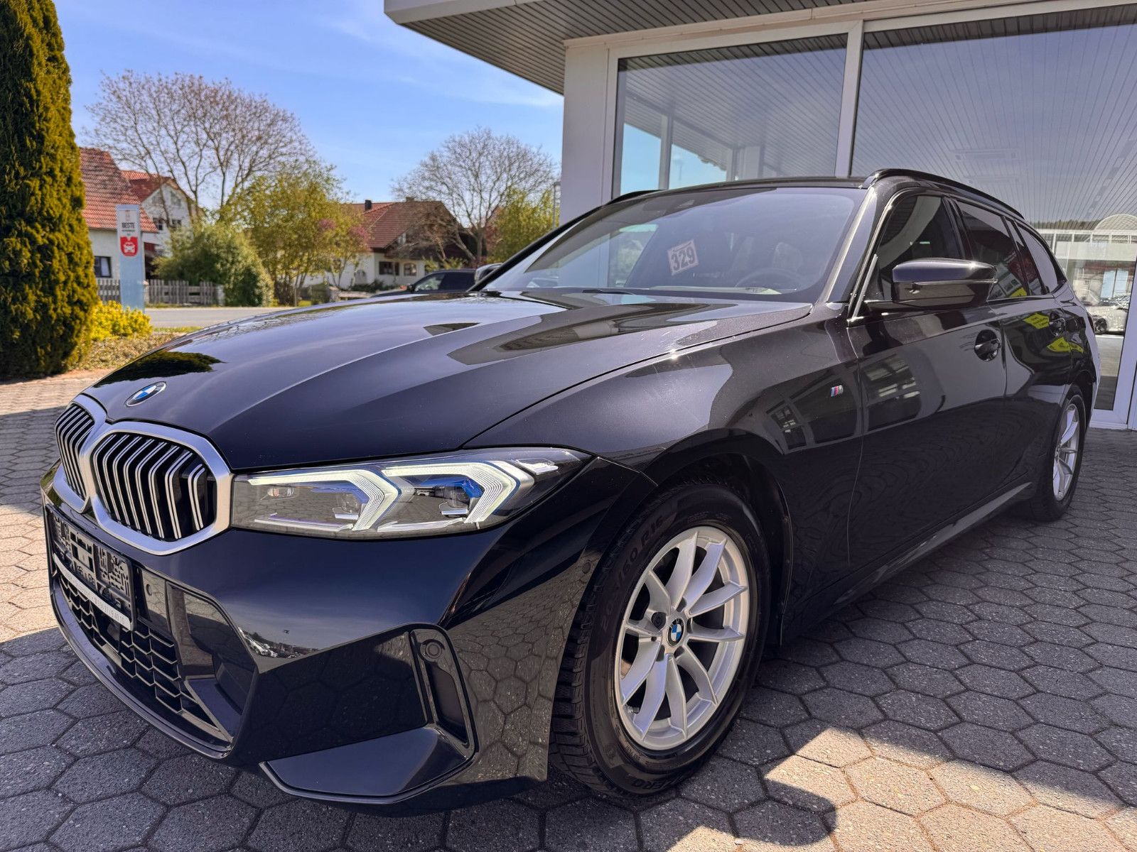 BMW 320 i Touring M-Sport - Samsaru's Car Outlet