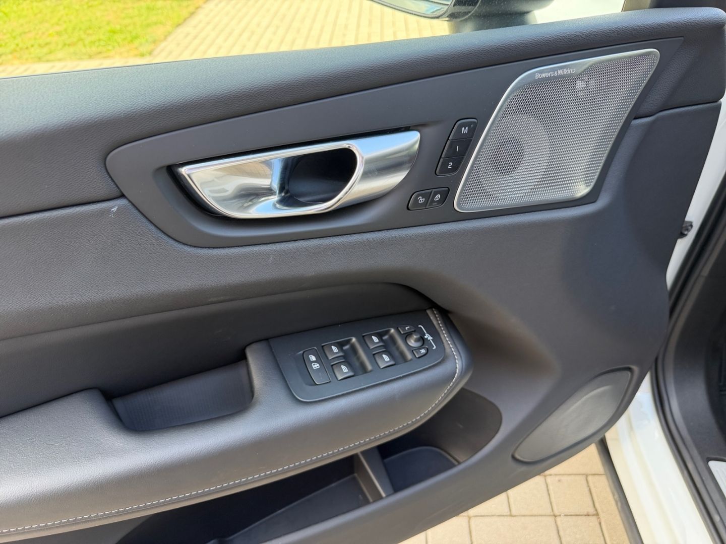 Volvo XC60 Ultra Dark AWD B5 Benzin EU6d HUD AD AHK Di
