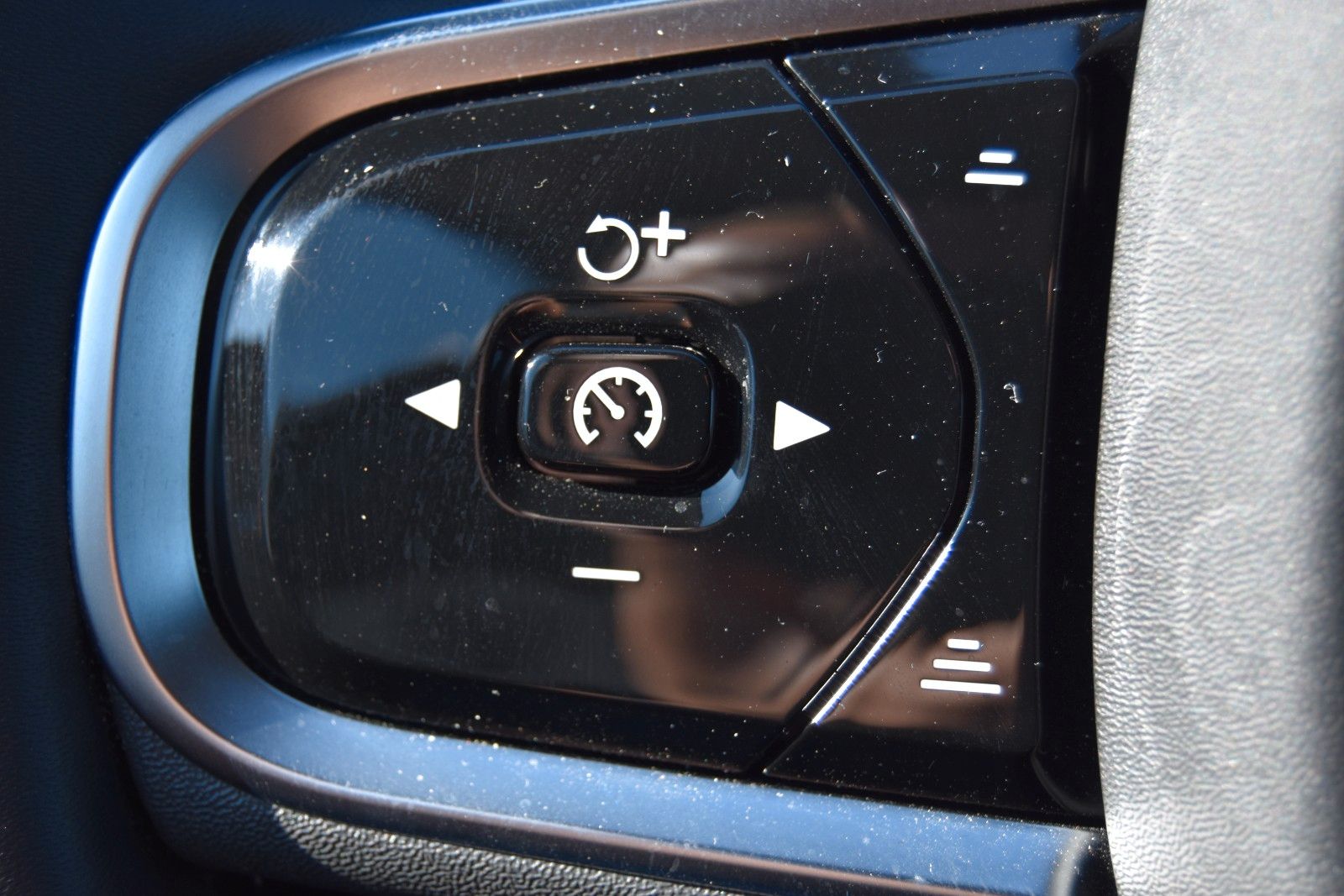 Volvo XC60 Plus Dark AWD ACC/LED/AHKs/HKSound/360CAM